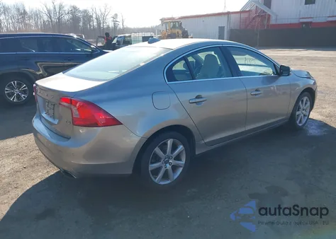 2016 Volvo S60 T5 Drive-E Premier z USA, uszkodzony, nr VIN YV126MFK2G2400562